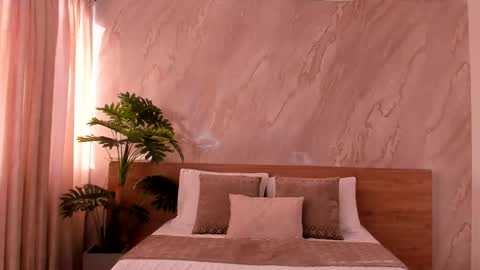 Emily online show from December 14, 2025, 12:32 pm