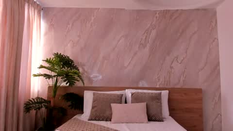 Emily online show from December 15, 2025, 12:53 pm