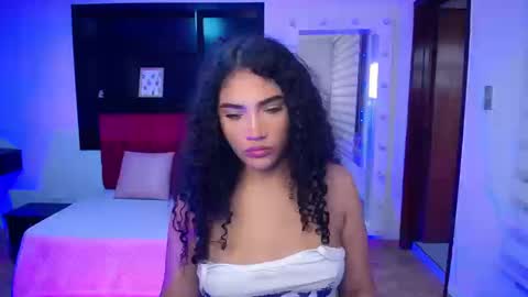 Emily Smith online show from September 9, 2025, 5:01 pm
