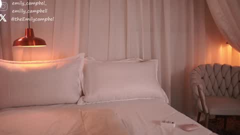 Snapshot of emiilycampbell chatting on October 7, 2025, 2:31 am Emily Campbell online show from October 7, 2025, 2:31 am