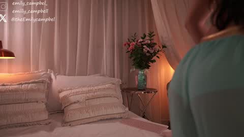 Snapshot of emiilycampbell chatting on October 31, 2025, 10:44 pm Emily Campbell online show from October 31, 2025, 10:44 pm