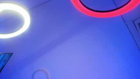   online show from October 22, 2025, 9:58 pm