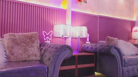 Emily online show from December 13, 2024, 1:01 pm