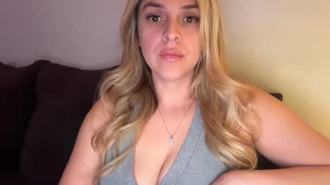 emilelovesyou online show from January 16, 2026, 4:27 am