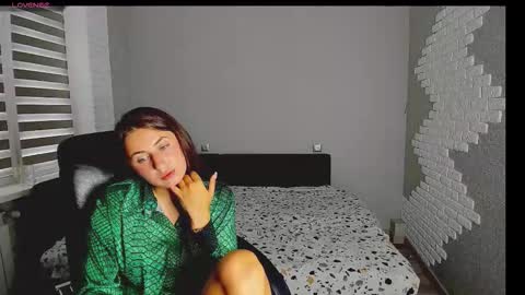 emili77777 online show from September 15, 2025, 7:41 am