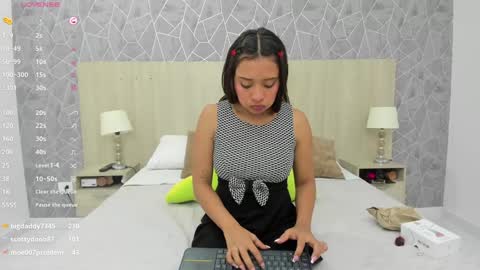 Emili Lenus online show from January 5, 2025, 5:51 pm