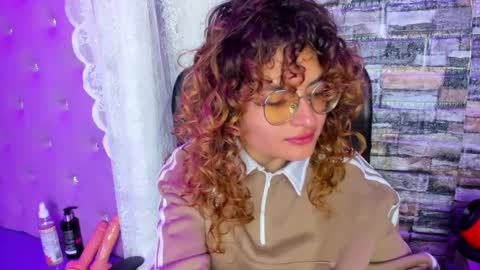 Emy  online show from October 15, 2025, 3:01 pm