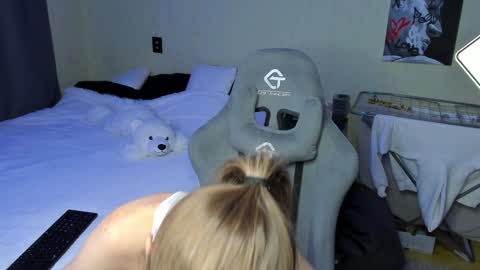 emili_sweet__ online show from December 21, 2024, 5:18 pm