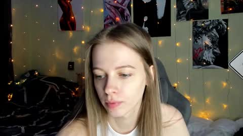 emili_sweet__ online show from February 12, 2025, 3:16 pm
