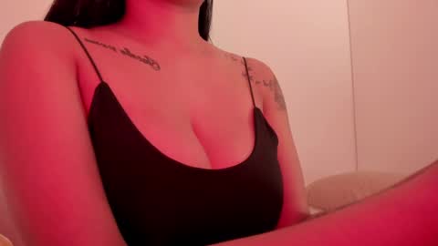 Emilia Big Boobs online show from December 6, 2024, 11:25 pm