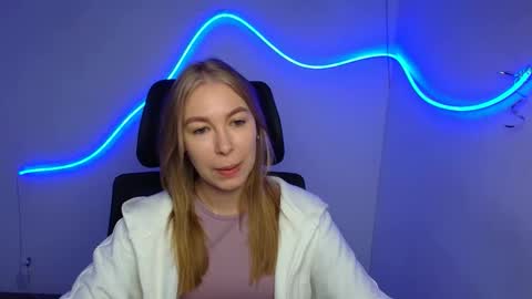 Emilia online show from September 24, 2025, 5:33 am