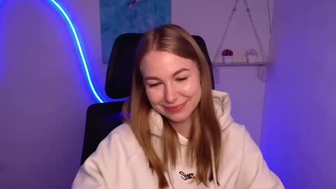 Emilia online show from October 18, 2025, 5:21 am