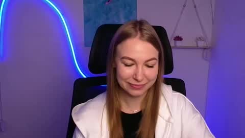 Emilia online show from October 20, 2025, 5:30 am