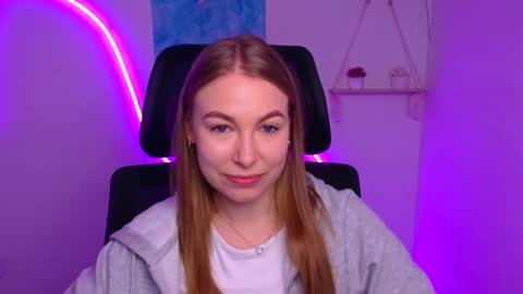 Emilia online show from November 19, 2025, 6:24 am