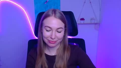 Emilia online show from December 1, 2025, 6:29 am