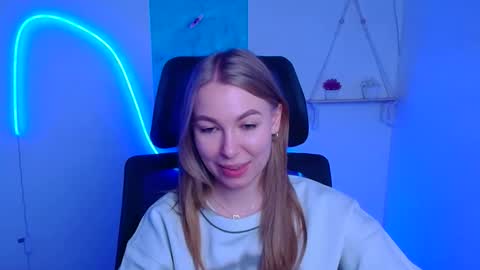 Emilia online show from December 2, 2025, 7:03 am