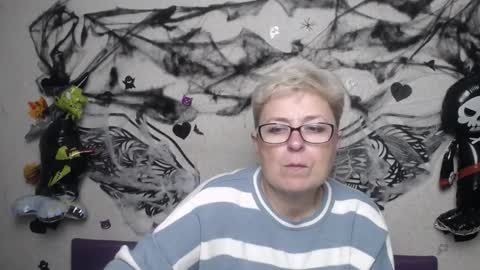 EmiliaGree online show from November 4, 2025, 6:40 pm