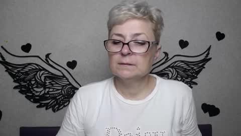 EmiliaGree online show from November 17, 2025, 6:14 pm