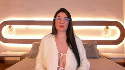 Emilie online show from April 22, 2026, 3:09 am