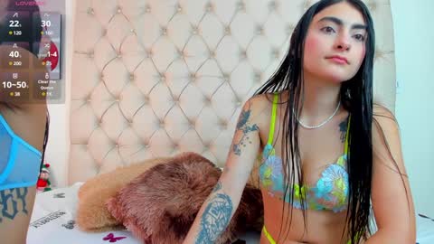 Snapshot of emilieandblake chatting on December 28, 2024, 12:45 pm emilieandblake online show from December 28, 2024, 12:45 pm