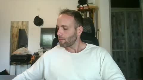 EmilioZem8 online show from January 11, 2025, 12:07 pm