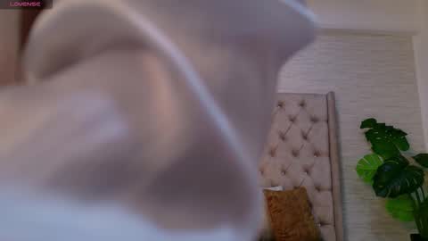 emilirosses online show from October 7, 2025, 11:40 am