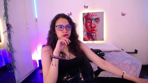 Emili Russo online show from October 14, 2025, 7:58 pm