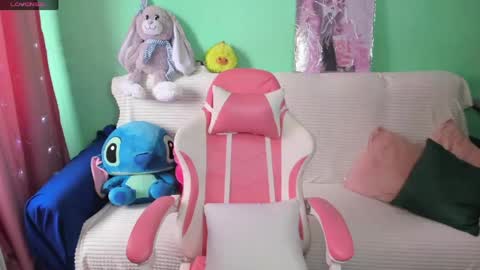 Emiliya online show from April 12, 2026, 5:34 am