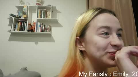 Snapshot of emilly_20 chatting on May 5, 2026, 8:28 pm Emily online show from May 5, 2026, 8:28 pm