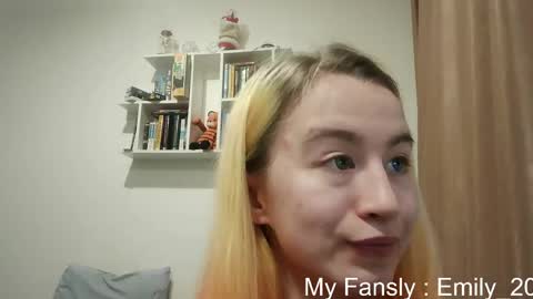 Snapshot of emilly_20 chatting on May 8, 2026, 9:53 pm Emily online show from May 8, 2026, 9:53 pm