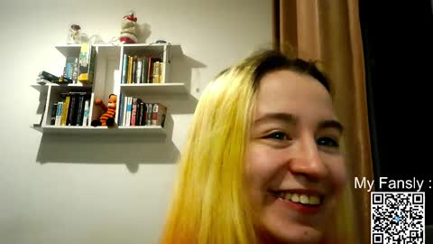 Snapshot of emilly_20 chatting on May 13, 2026, 9:11 pm Emily online show from May 13, 2026, 9:11 pm