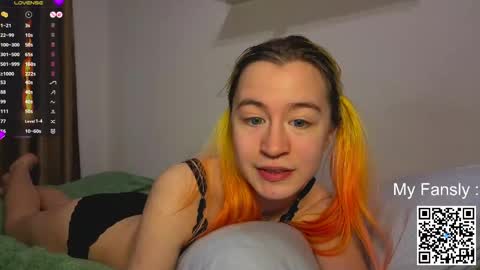 Snapshot of emilly_20 chatting on May 29, 2026, 9:57 pm Emily online show from May 29, 2026, 9:57 pm
