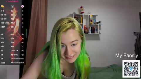 Snapshot of emilly_20 chatting on August 5, 2026, 9:06 pm Emily online show from August 5, 2026, 9:06 pm