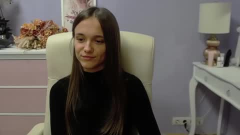 Emilly online show from October 2, 2025, 7:04 am