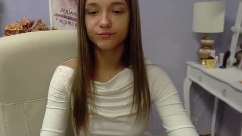 Emilly online show from November 7, 2025, 7:52 am