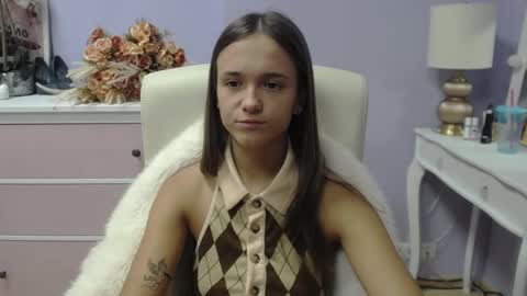 Emilly online show from November 19, 2025, 7:41 am