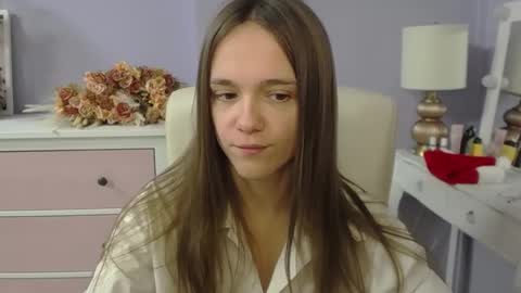 Emilly online show from December 23, 2025, 7:39 am