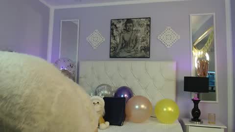 Snapshot of emilly_myers chatting on December 6, 2024, 12:05 pm Emily online show from December 6, 2024, 12:05 pm