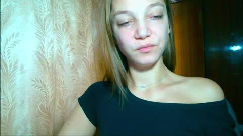 Emilly online show from November 25, 2025, 6:57 am