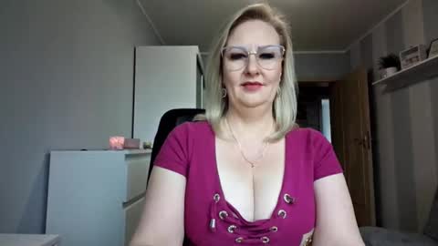 EmillyLove online show from March 31, 2026, 7:09 am