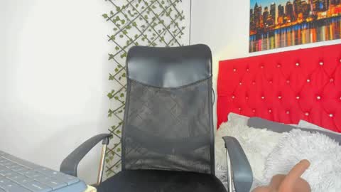 Emily online show from April 21, 2026, 1:06 pm