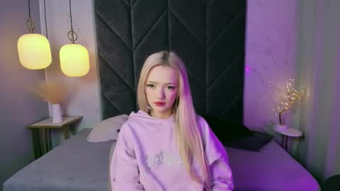 Emily online show from September 28, 2025, 3:39 pm