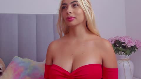 Snapshot of emily_briston chatting on May 19, 2026, 12:33 pm Emily online show from May 19, 2026, 12:33 pm