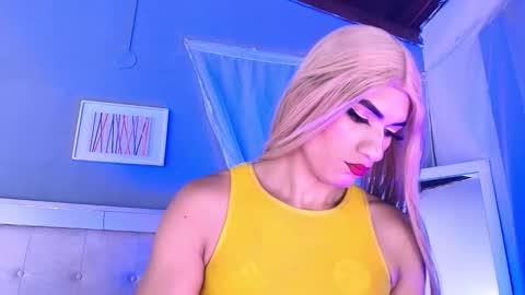 emily_castillo1_ online show from January 17, 2026, 5:45 am