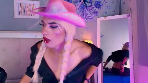 emily_castillo1_ online show from April 21, 2026, 5:25 am