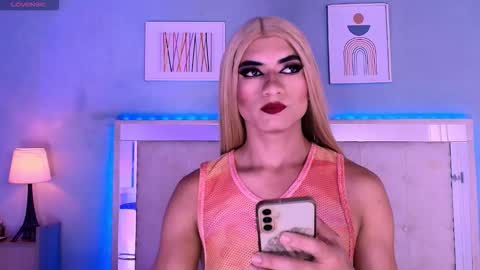 emily_castillo_1 online show from September 12, 2025, 3:17 am