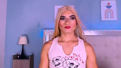 emily_castillo_1 online show from September 23, 2025, 5:21 am