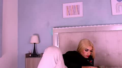 emily_castillo_1 online show from September 27, 2025, 5:12 am