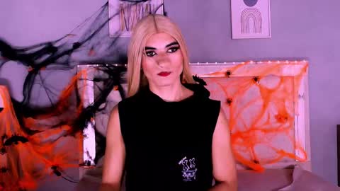 emily_castillo_1 online show from October 8, 2025, 4:54 am