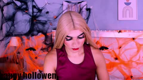 emily_castillo_1 online show from October 9, 2025, 5:27 am